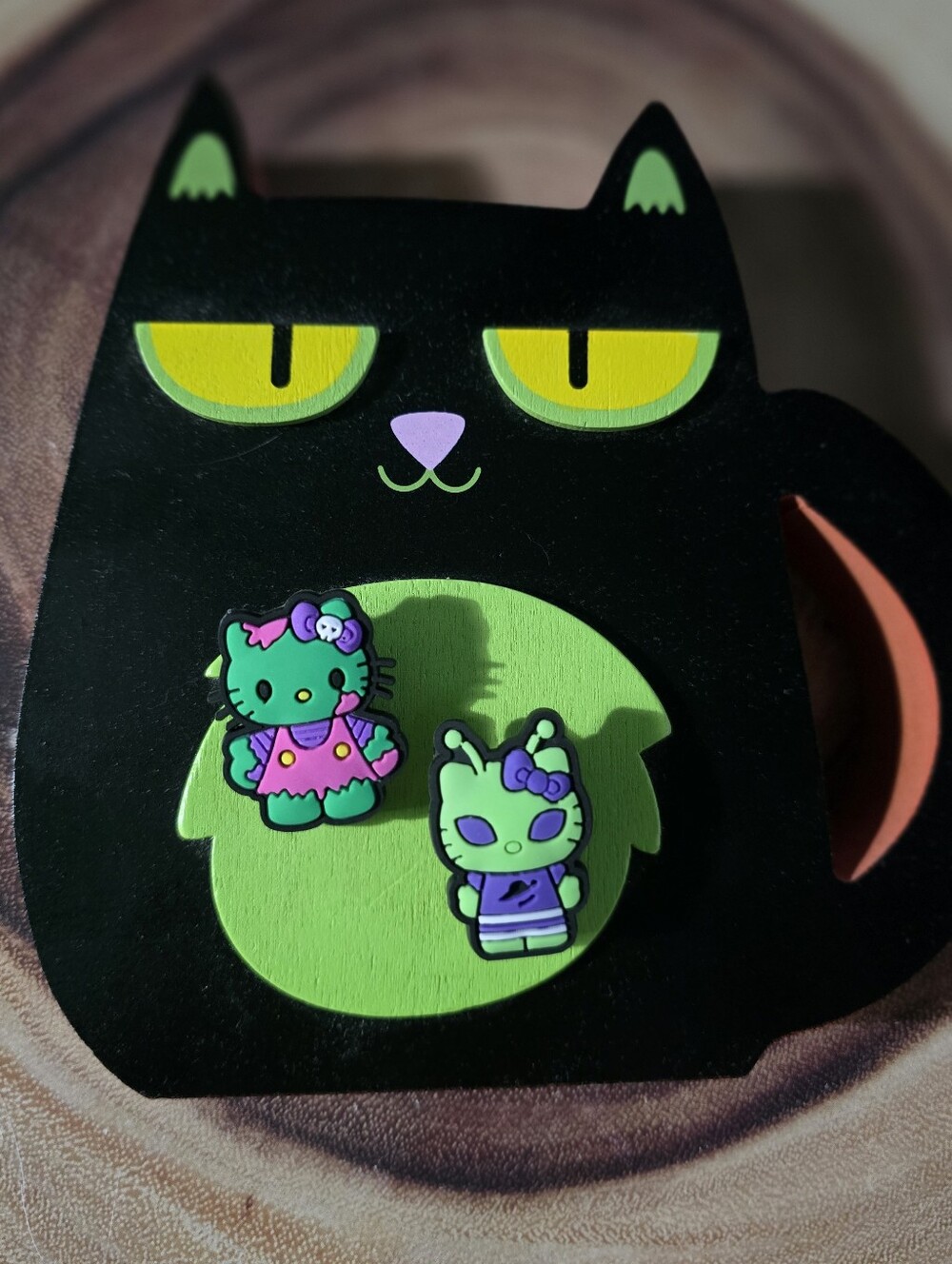Hello Kitty Green Alien/Zombie Croc Charm Set